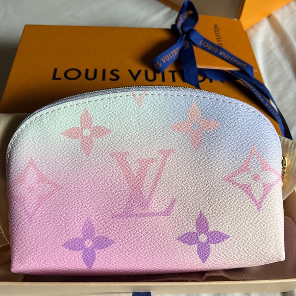 LOUIS VUITTON Pochette Cosmetique Pouch (SUNRISE PASTEL) LIMITED EDITION - Picture 4 of 14